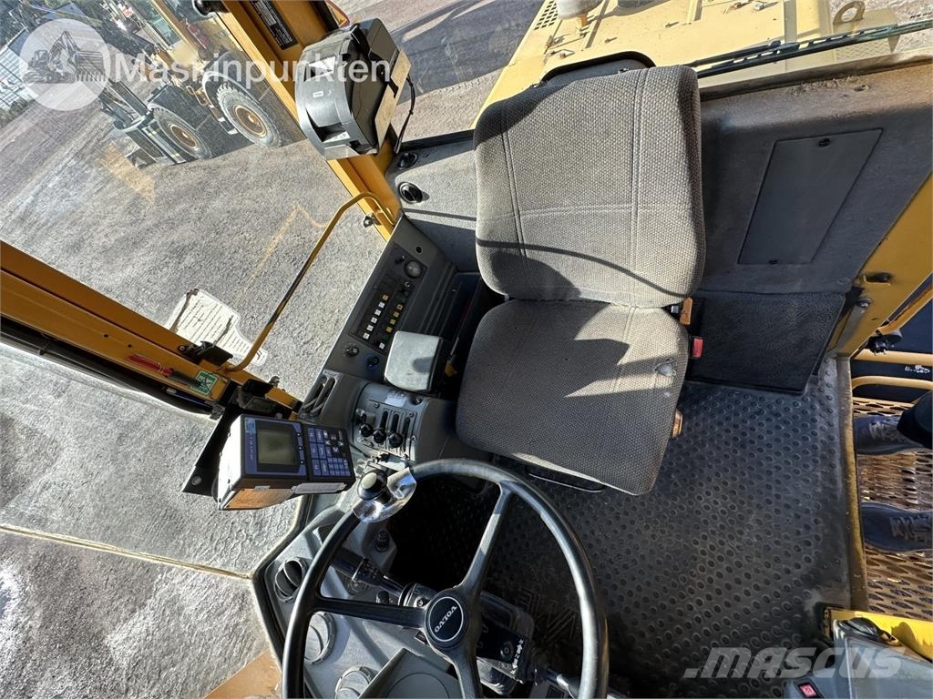 Volvo L120C Kolesni nakladalci