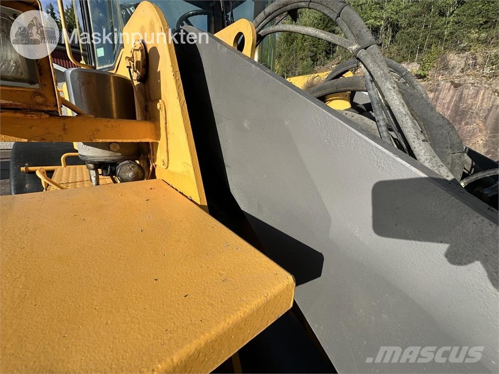 Volvo L120C Kolesni nakladalci