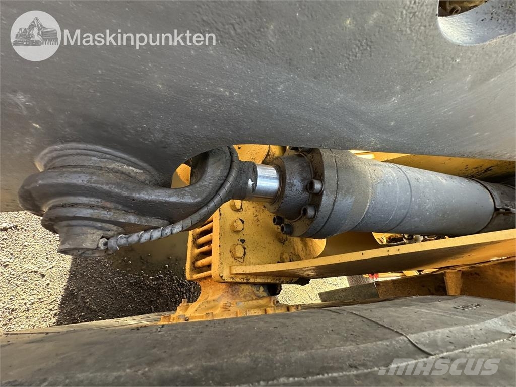 Volvo L120C Kolesni nakladalci