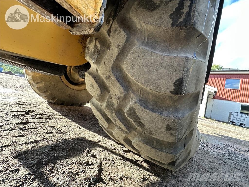 Volvo L120C Kolesni nakladalci