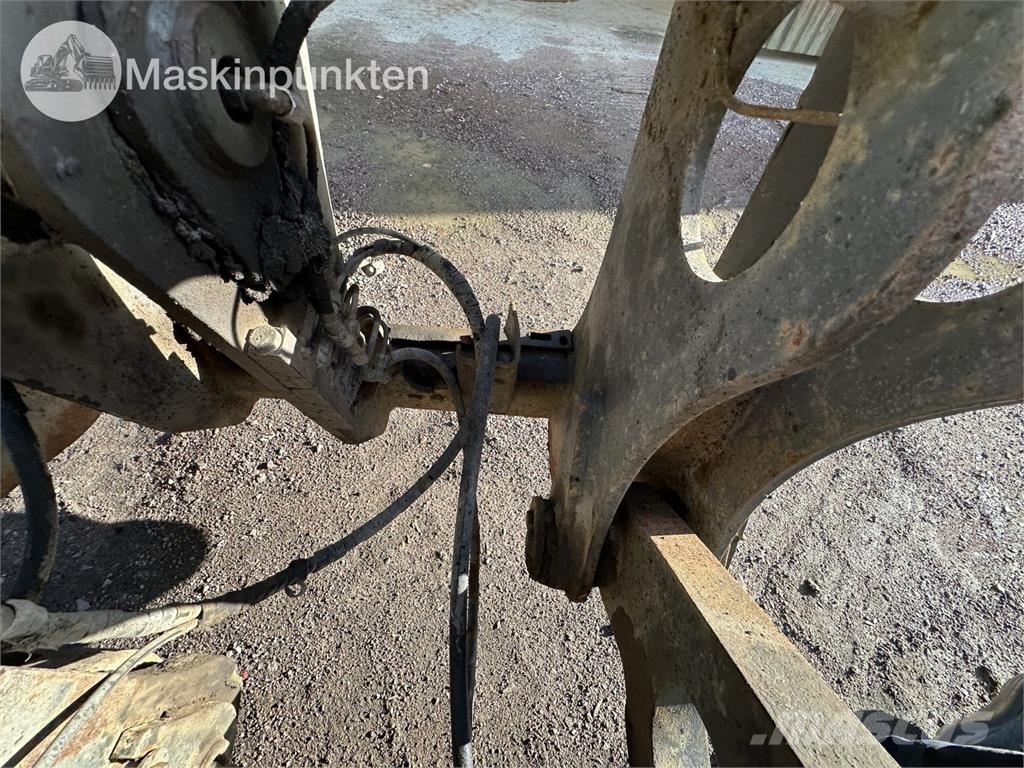 Volvo L120C Kolesni nakladalci