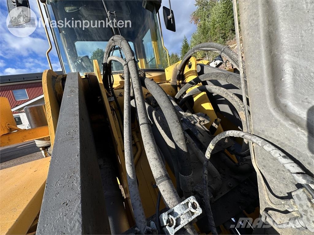 Volvo L120C Kolesni nakladalci