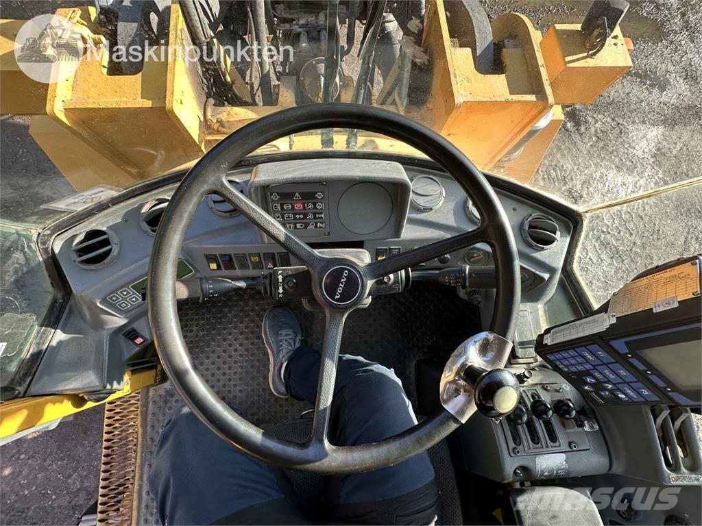 Volvo L120C Kolesni nakladalci