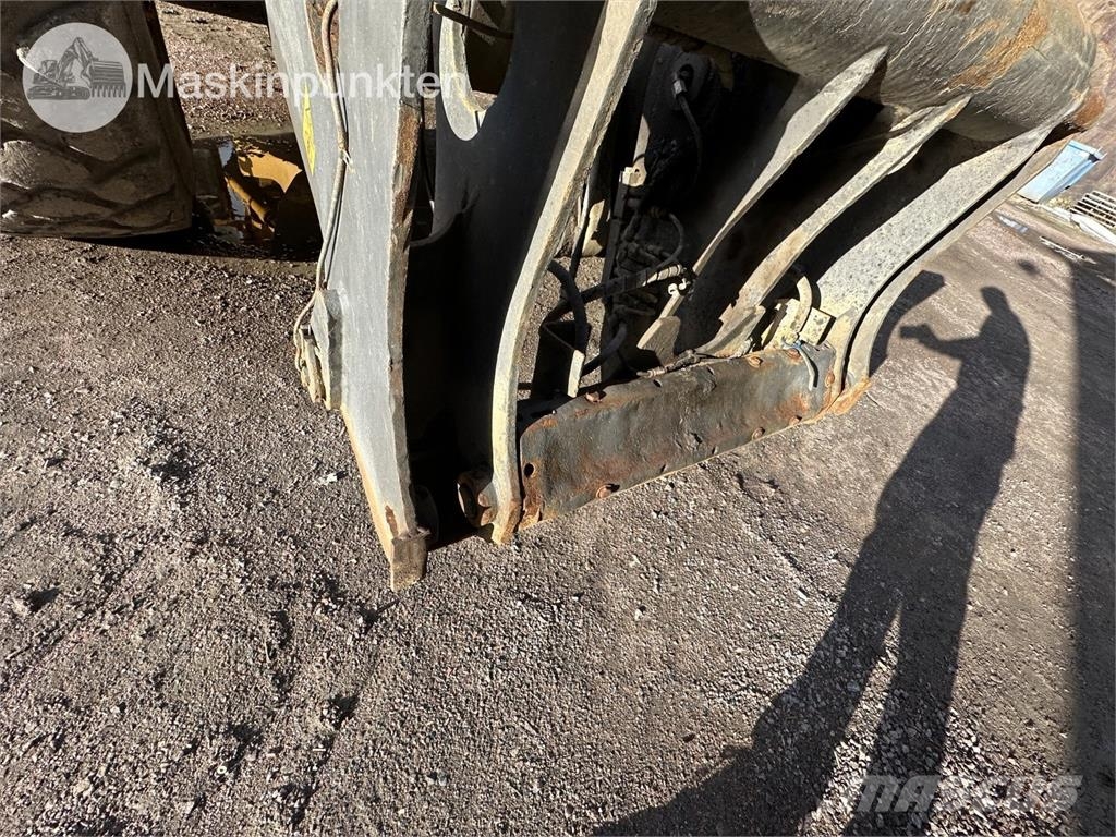 Volvo L120C Kolesni nakladalci