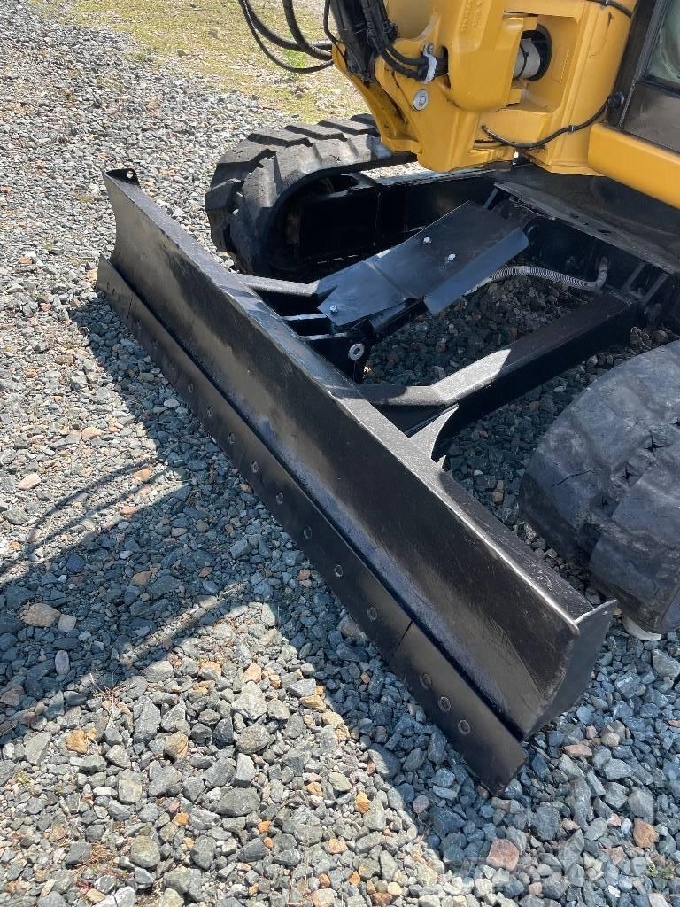 CAT 308 E 2 CR 中型挖掘机