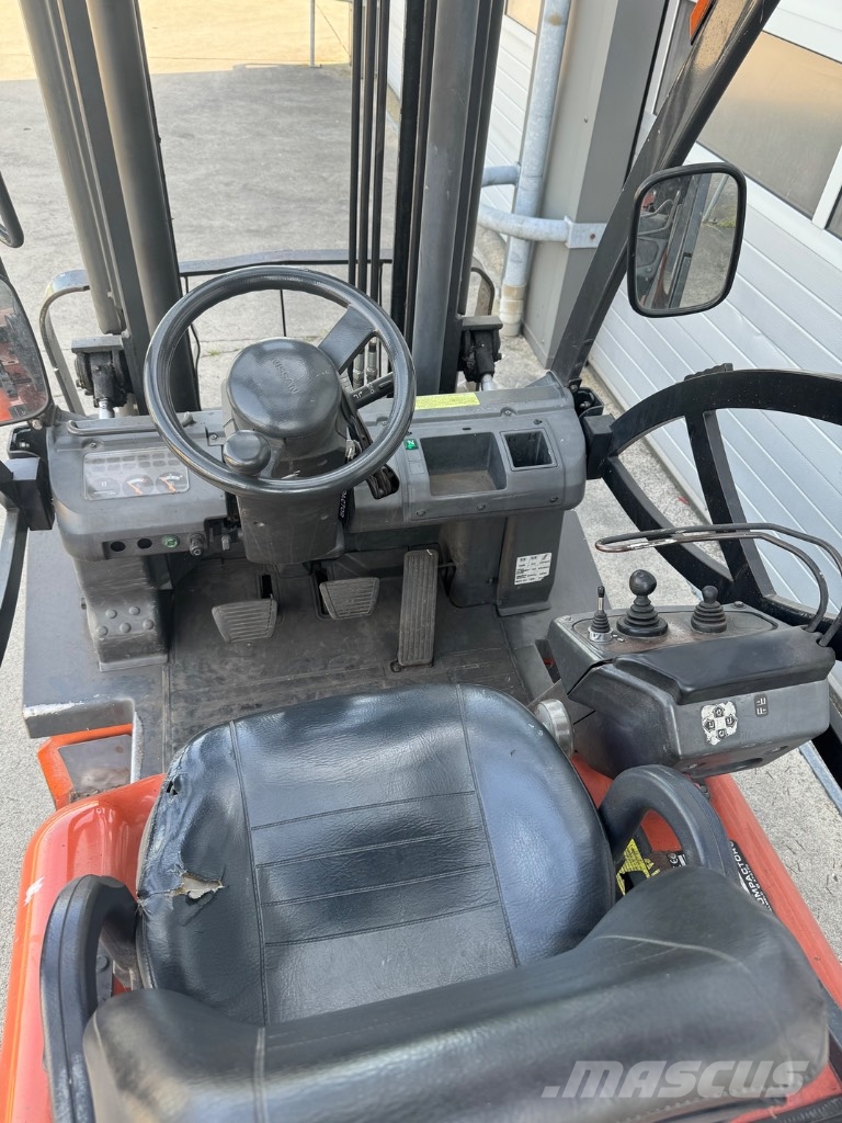 Nissan FGD02 A 30 Q شاحنات الديزل