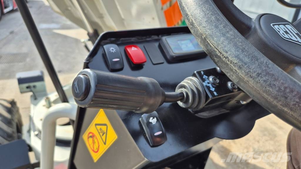 JCB 3STH-2S5 - 2023 YEAR - 495 HOURS - TOP 铰接式自卸车