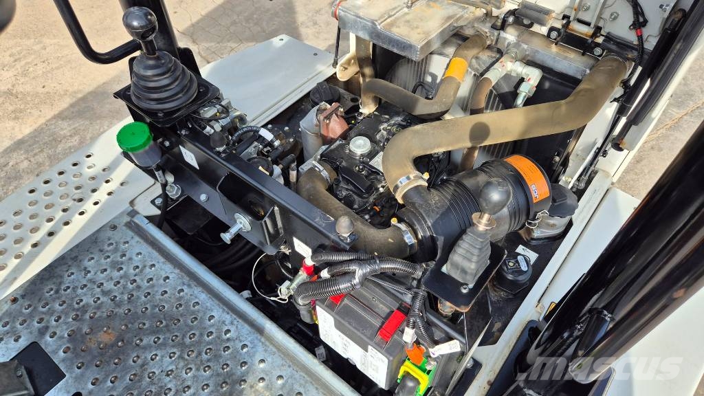 JCB 3STH-2S5 - 2023 YEAR - 495 HOURS - TOP 铰接式自卸车