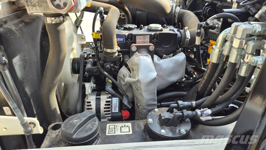 JCB 3STH-2S5 - 2023 YEAR - 495 HOURS - TOP 铰接式自卸车