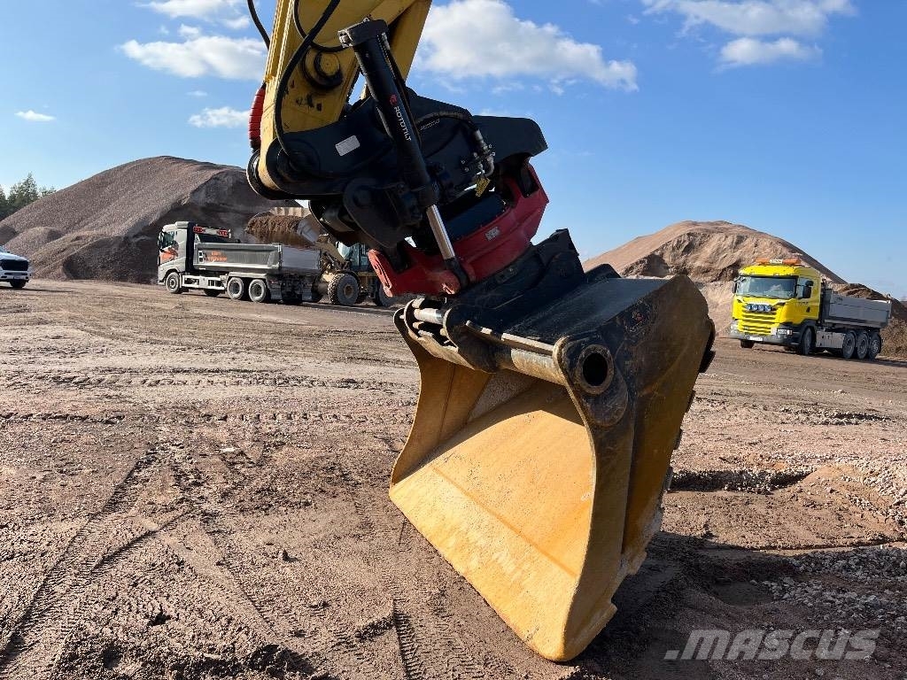 Komatsu HB 365LC-3E0 Escavatori cingolati