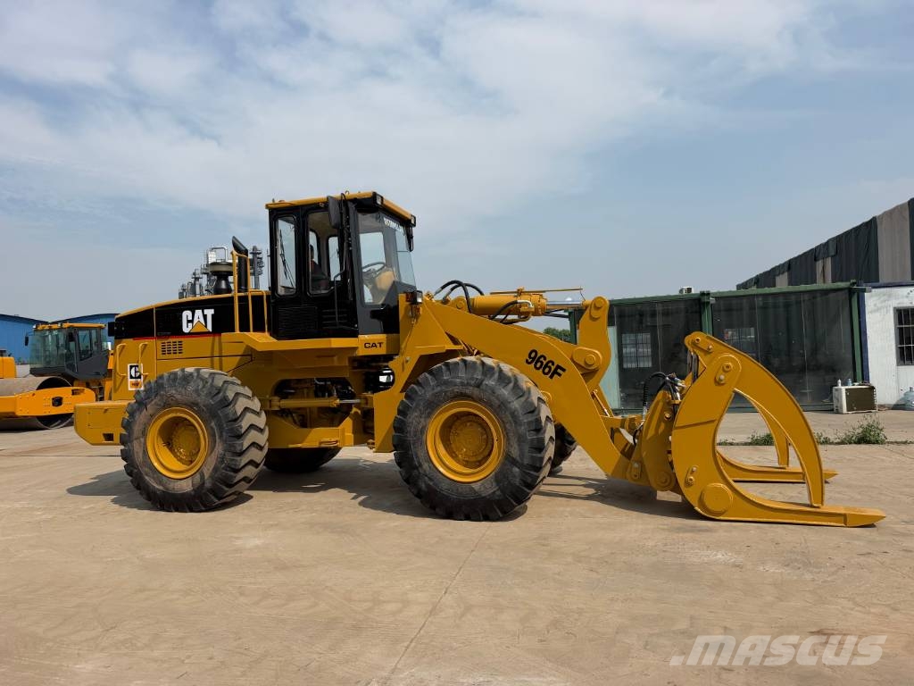 CAT 966F Kolesni nakladalci