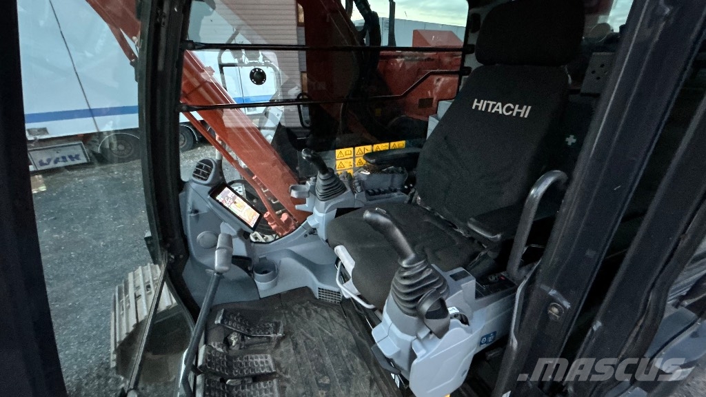 Hitachi ZX 225 USLC-7 Escavadoras de rastos