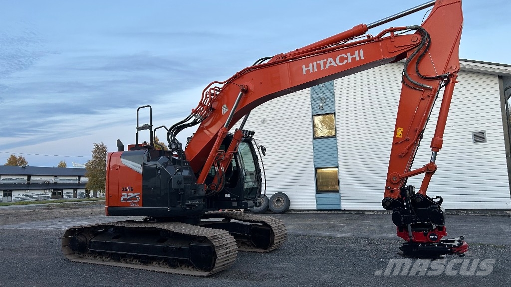 Hitachi ZX 225 USLC-7 Escavadoras de rastos