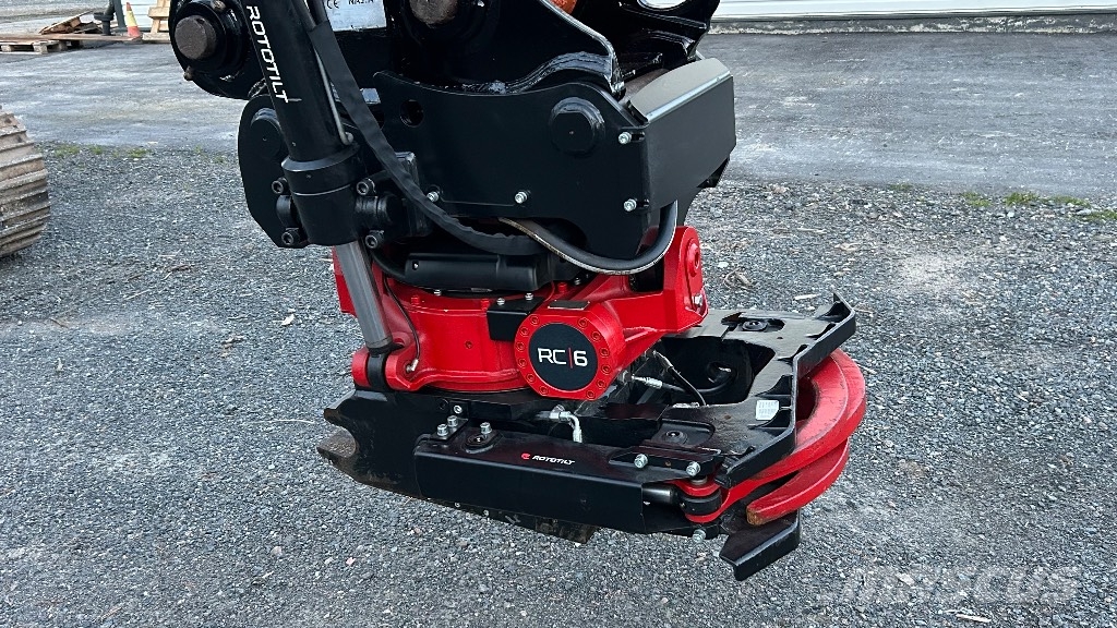 Hitachi ZX 225 USLC-7 Escavadoras de rastos