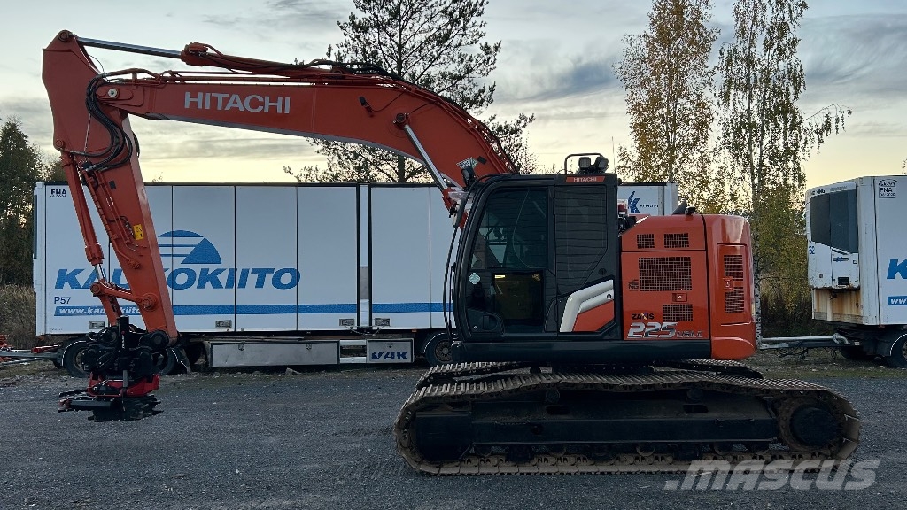 Hitachi ZX 225 USLC-7 Escavadoras de rastos
