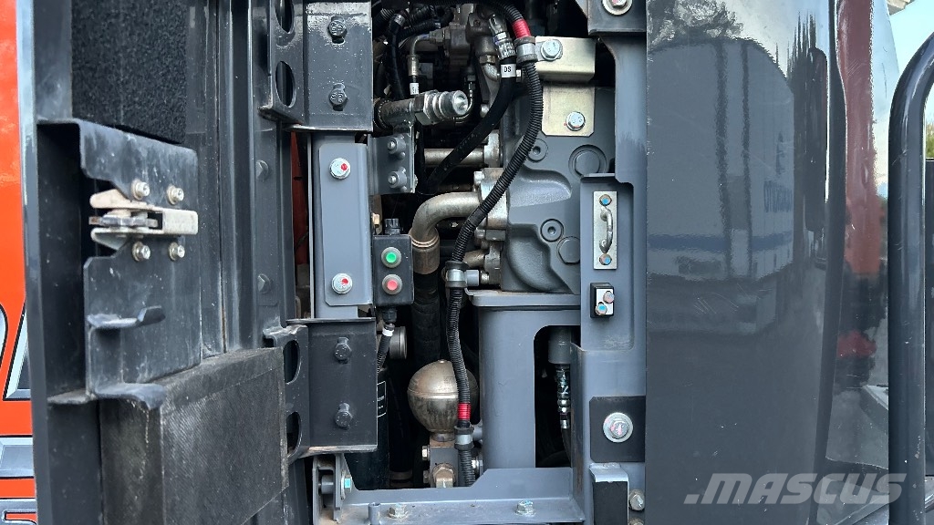 Hitachi ZX 225 USLC-7 Escavadoras de rastos