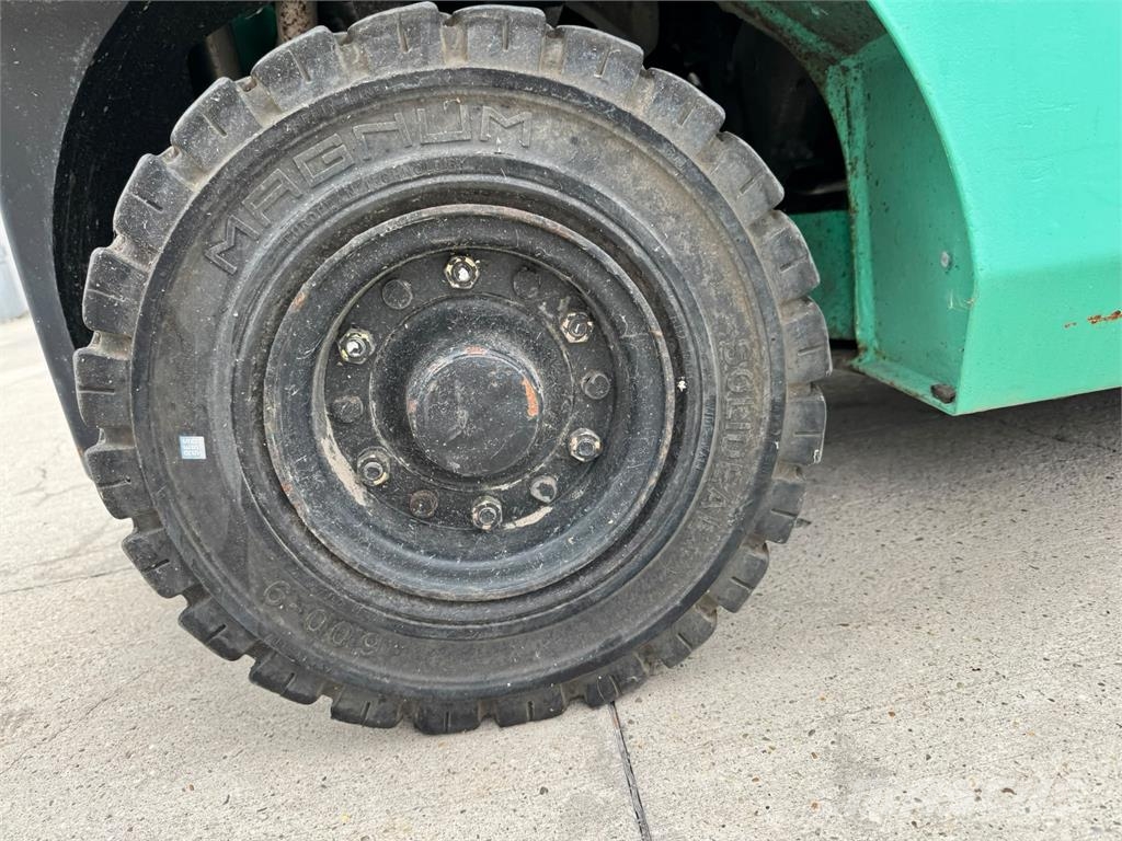 Mitsubishi FG25N Carretillas LPG