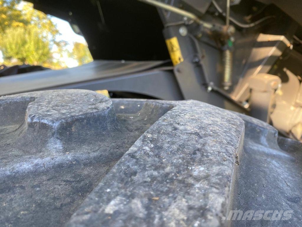 CLAAS TUCANO 320 Leikkuupuimurit