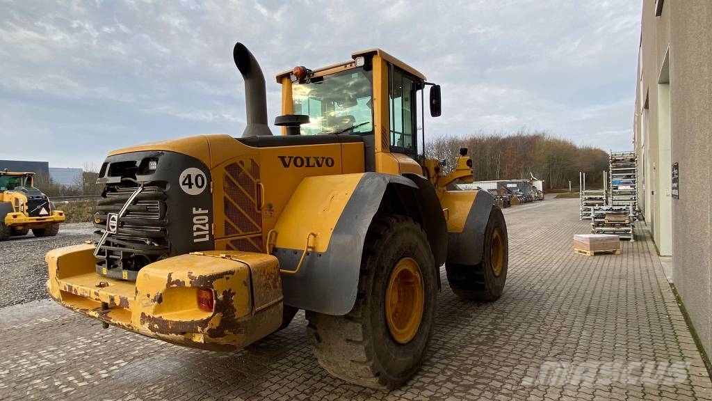 Volvo L 120 F Wielladers