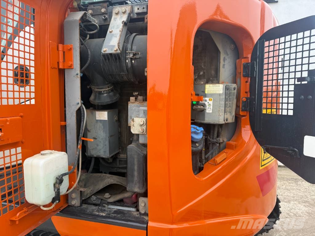 Hitachi ZX 135 US B-6 Raupenbagger