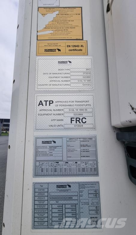 Schmitz Cargobull Trailer Reefer Multi Temp & Meat Rails Straight Koel-vries opleggers