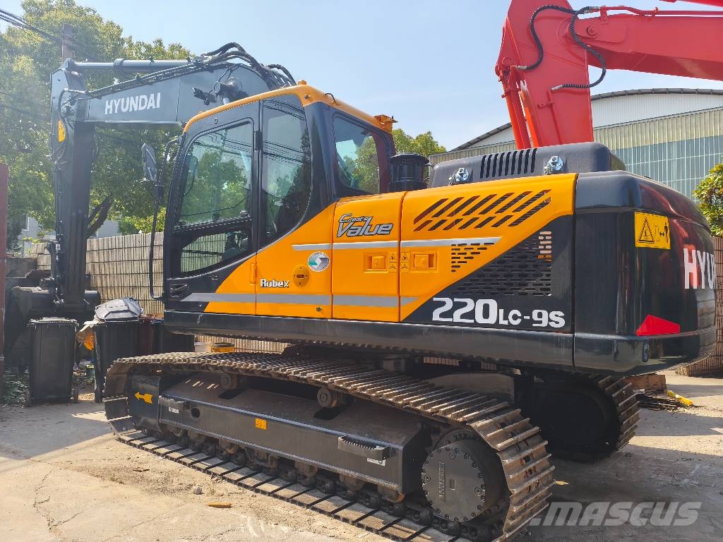 Hyundai 220LC-9S Raupenbagger