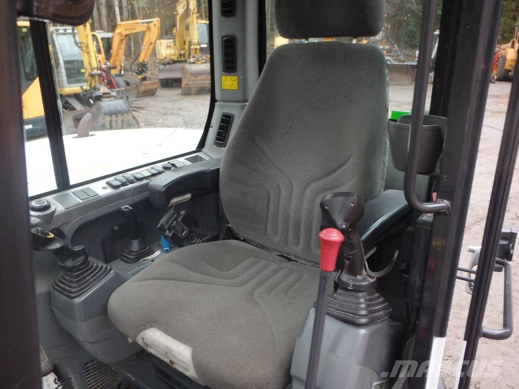 Bobcat E 85 Engcon + pihdit حفارات وسط 7 طن - 12 طن