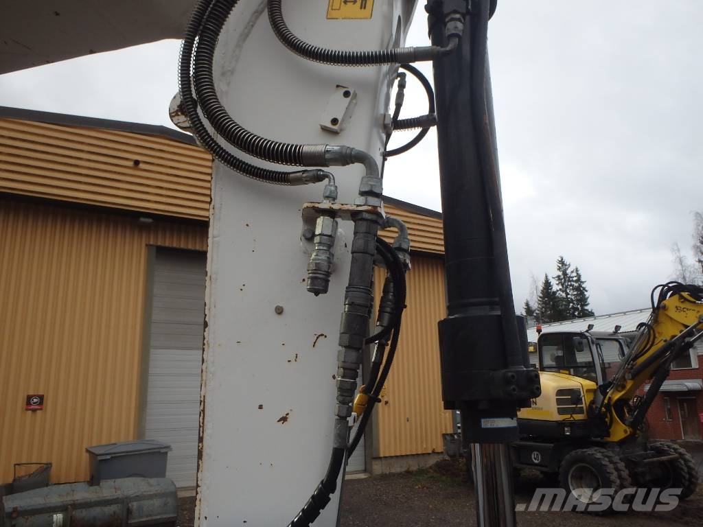 Bobcat E 85 Engcon + pihdit حفارات وسط 7 طن - 12 طن