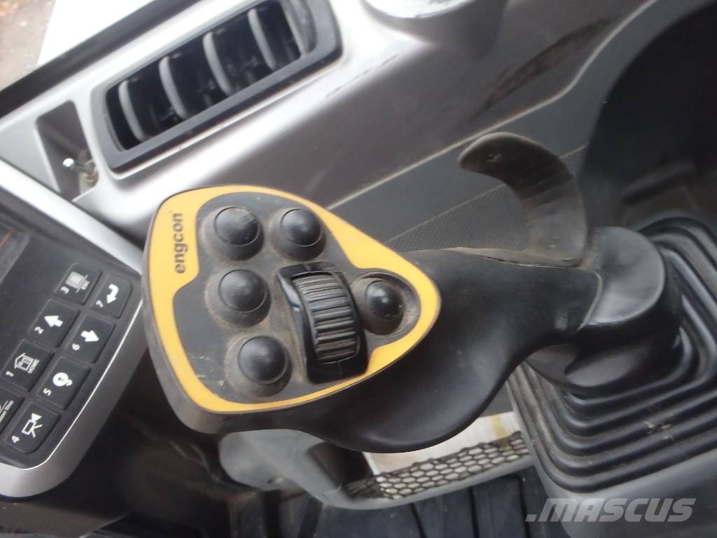 Bobcat E 85 Engcon + pihdit حفارات وسط 7 طن - 12 طن
