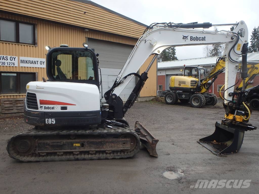 Bobcat E 85 Engcon + pihdit حفارات وسط 7 طن - 12 طن