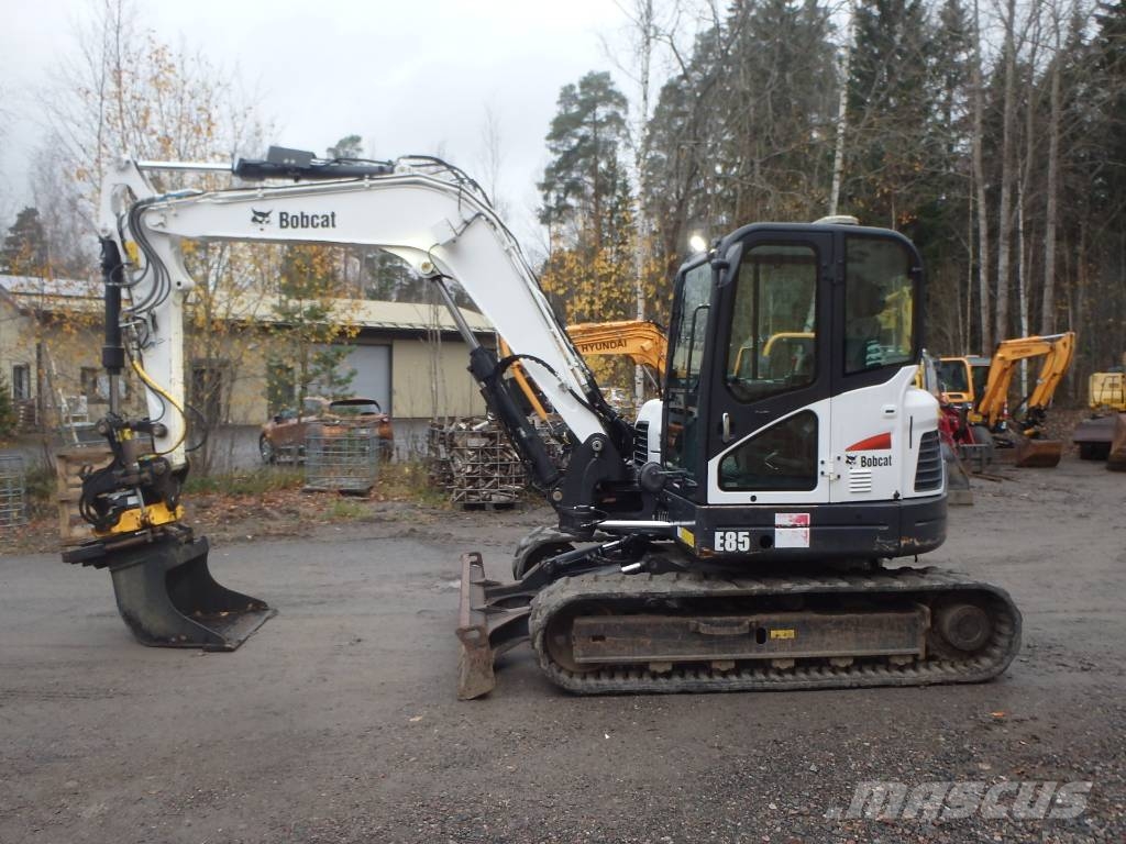 Bobcat E 85 Engcon + pihdit حفارات وسط 7 طن - 12 طن