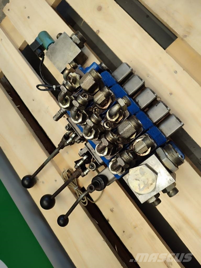 Merlo Hydraulic distributor 033054026 Hidroirma Merlo P Hydraulics