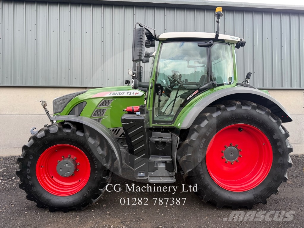 Fendt 724 Profi Plus Трактори