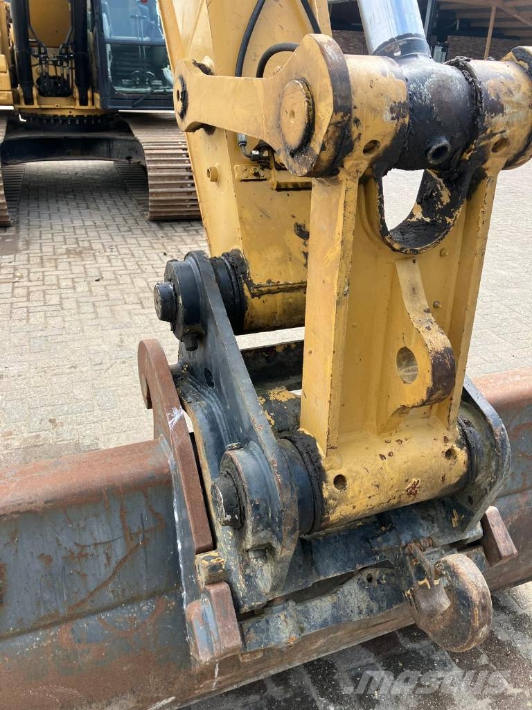 CAT 319 D L Escavatori cingolati