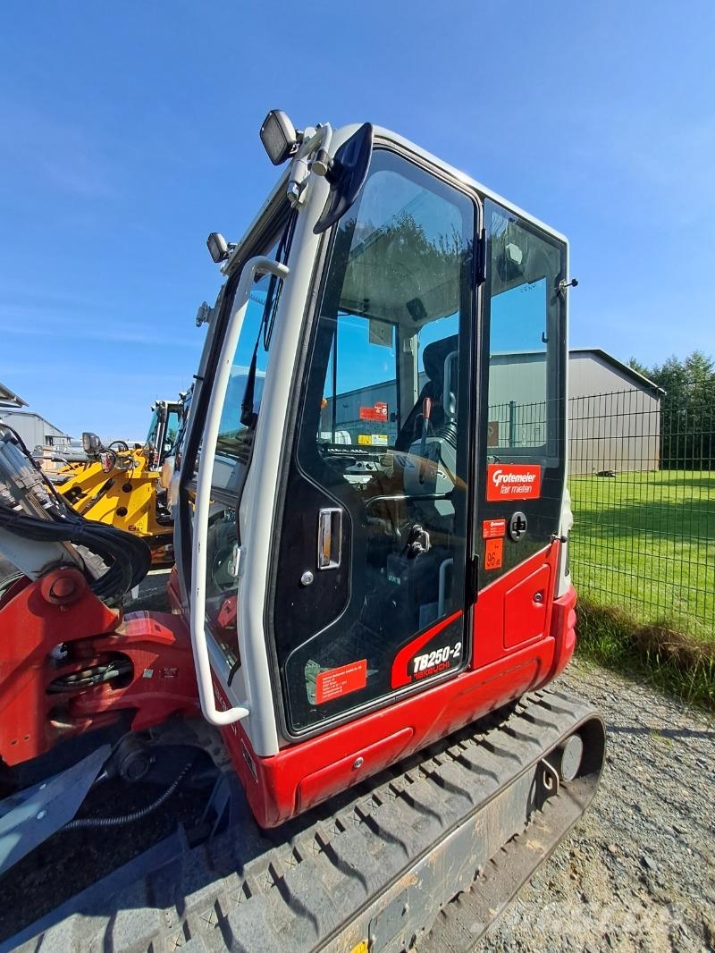 Takeuchi TB 250-2 V4 Εκσκαφάκι (διαβολάκι) < 7t