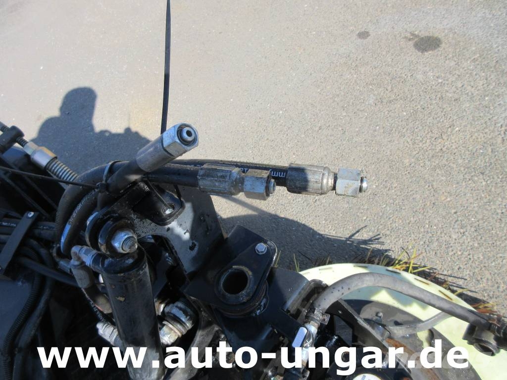 Mathieu MC210 Frontbesen mit Aufnahme 3. Besen Frontanbau Lakaisukoneet