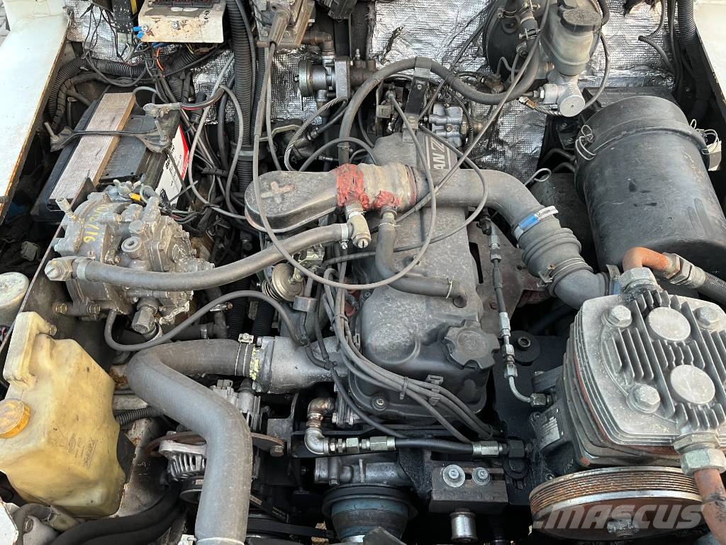 Nissan RV-02 V-3946 EO Airport equipment