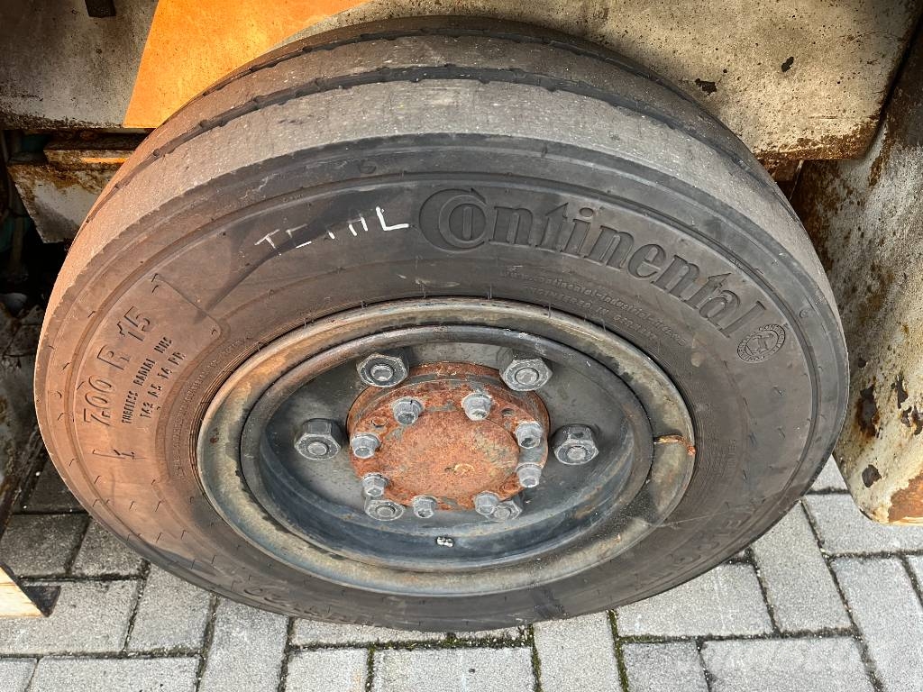 Nissan RV-02 V-3946 EO Airport equipment