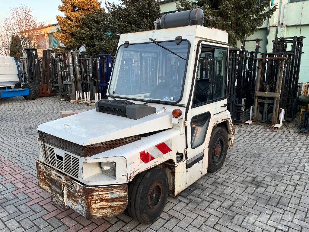 Nissan RV-02 V-3946 EO Airport equipment