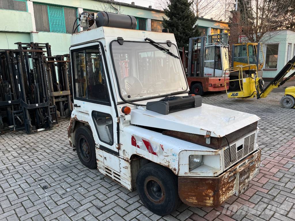 Nissan RV-02 V-3946 EO Airport equipment