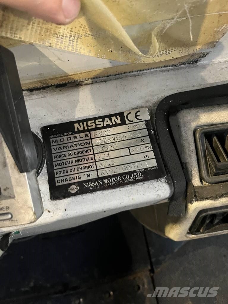 Nissan RV-02 V-3946 EO Airport equipment