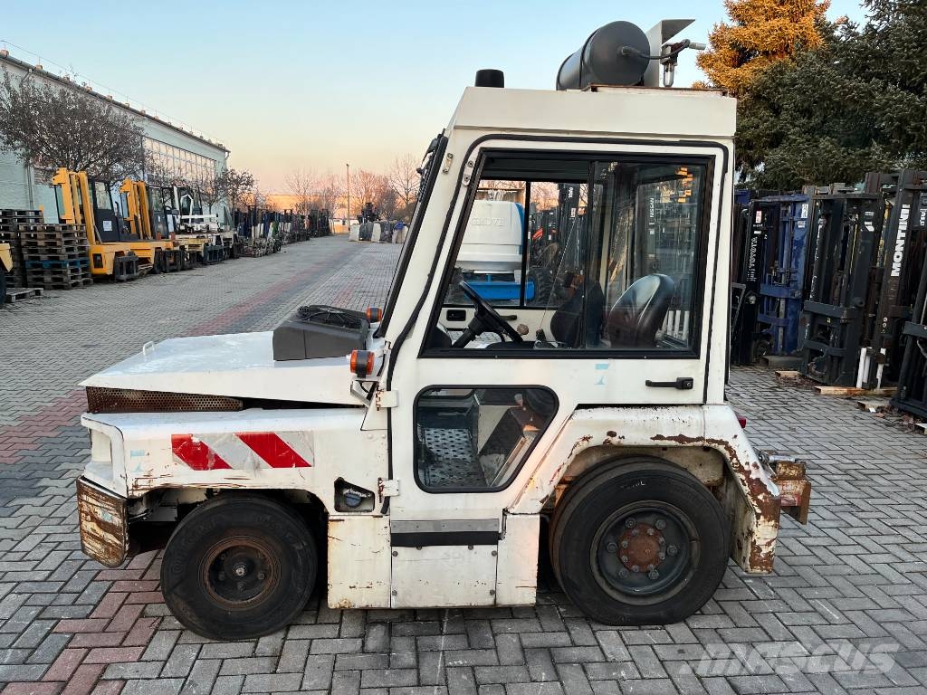Nissan RV-02 V-3946 EO Airport equipment