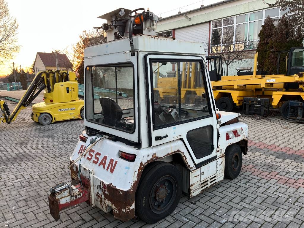 Nissan RV-02 V-3946 EO Airport equipment