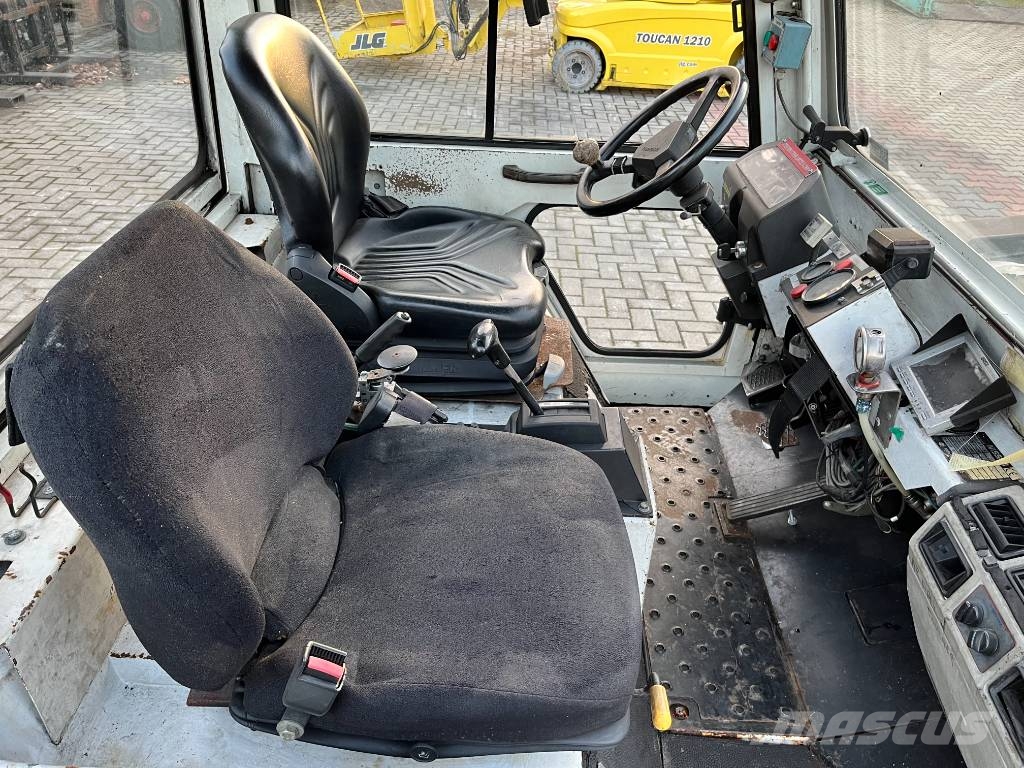 Nissan RV-02 V-3946 EO Airport equipment