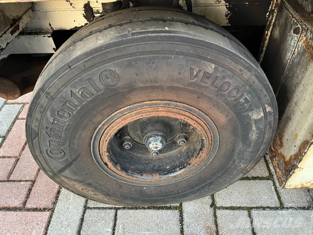 Nissan RV-02 V-3946 EO Airport equipment