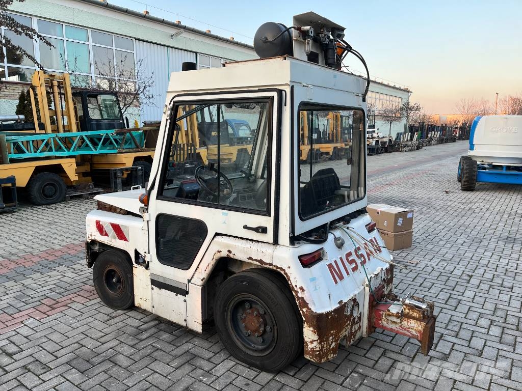 Nissan RV-02 V-3946 EO Airport equipment