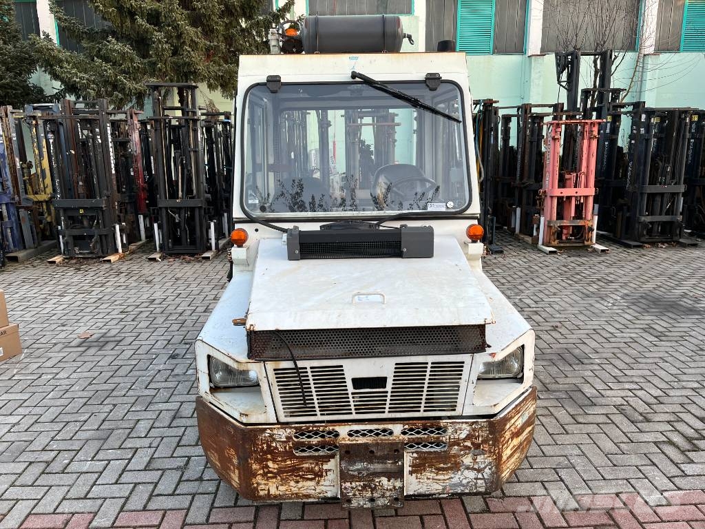 Nissan RV-02 V-3946 EO Airport equipment