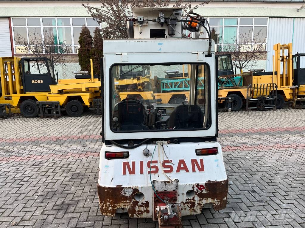 Nissan RV-02 V-3946 EO Airport equipment