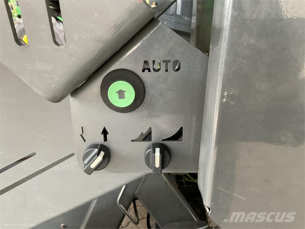 CLAAS Quadrant 3300 FC محزمات مربعة
