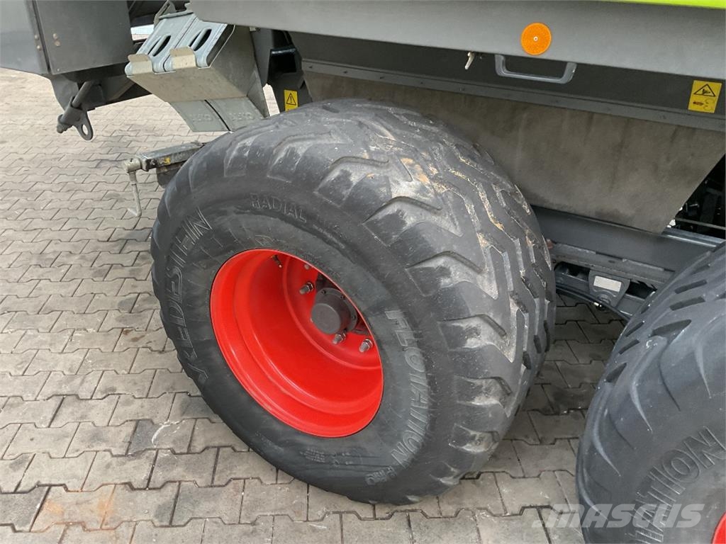 CLAAS Quadrant 3300 FC محزمات مربعة
